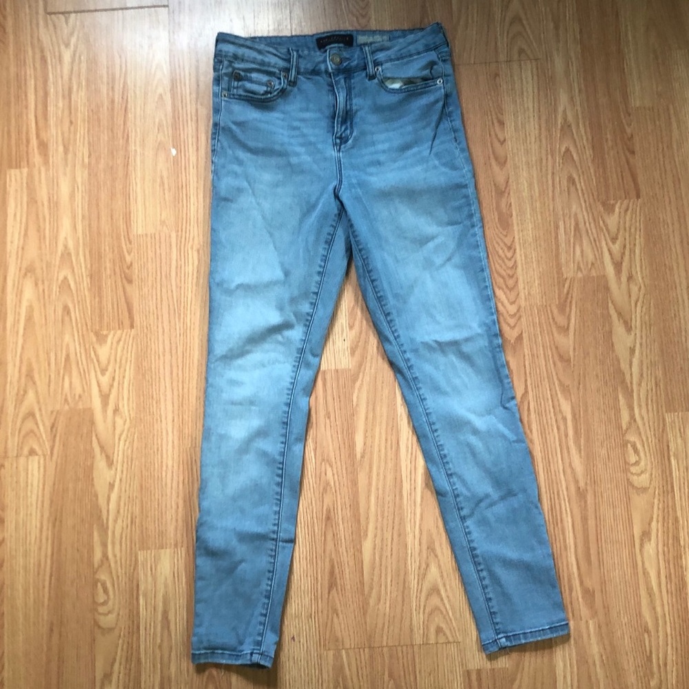 Light wash jeggings